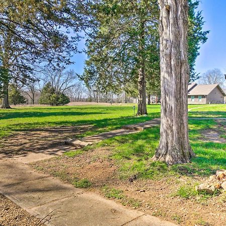 The Cozy Cottage With Lake Taneycomo Access! Бренсон Екстер'єр фото