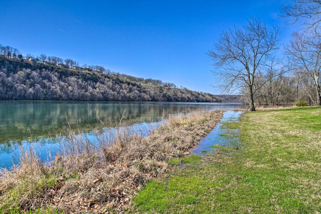 The Cozy Cottage With Lake Taneycomo Access! Бренсон Екстер'єр фото