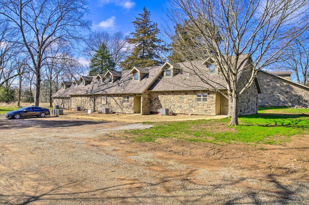 The Cozy Cottage With Lake Taneycomo Access! Бренсон Екстер'єр фото
